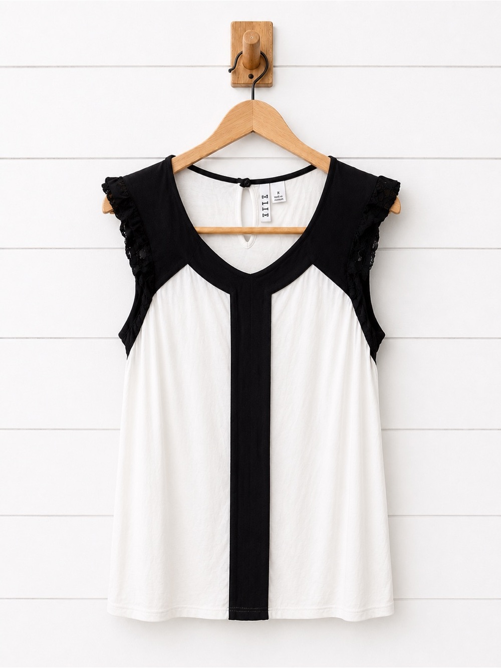 🖤 Elle Black and White V-Neck Two-Tone Tank Size Small